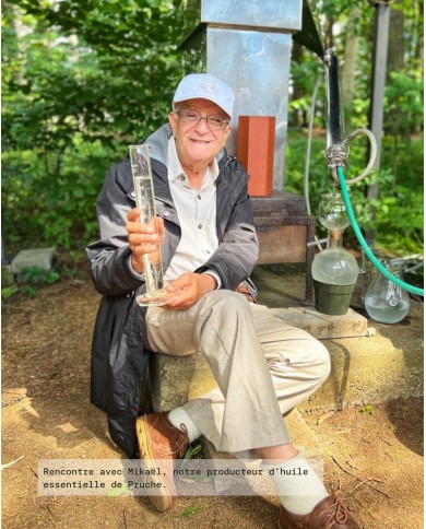 Mickaël, distilateur partenaire PRUCHE Bio origine Canada, Québec, Karandja laboratoire.